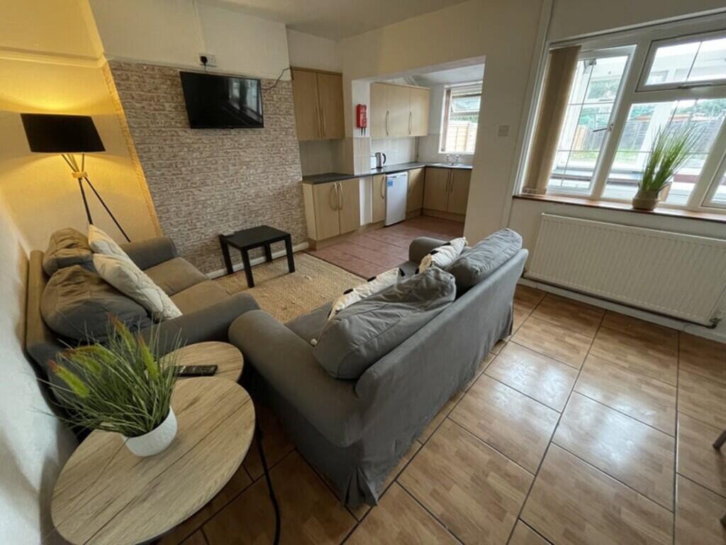 House in Worcester - View 5