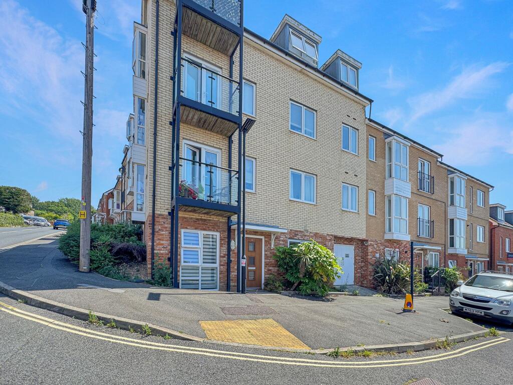 Apartment in East Cowes, Isle of Wight - View 2