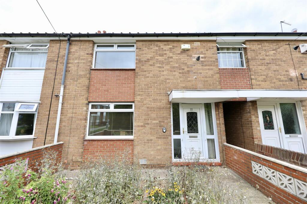 2-bed terraced on Cladshaw, Hull, £70,000
