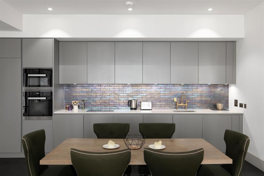Apartment in London - View 5