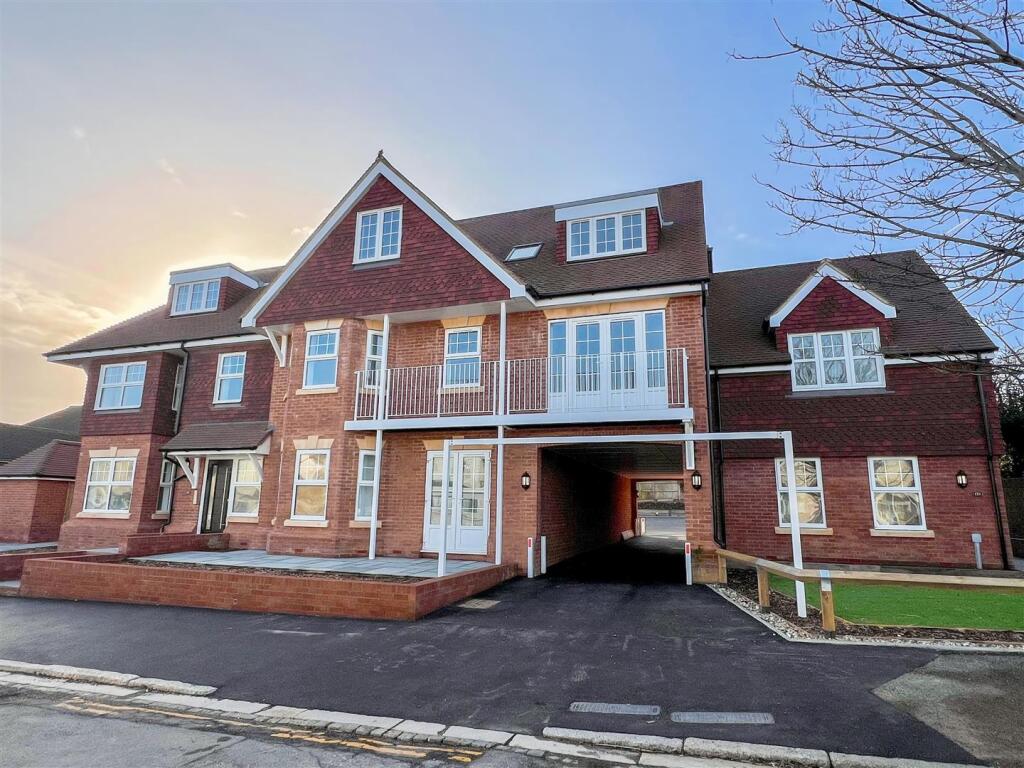 Main image of property: Dorset Road South, Bexhill-On-Sea, TN40 1NL