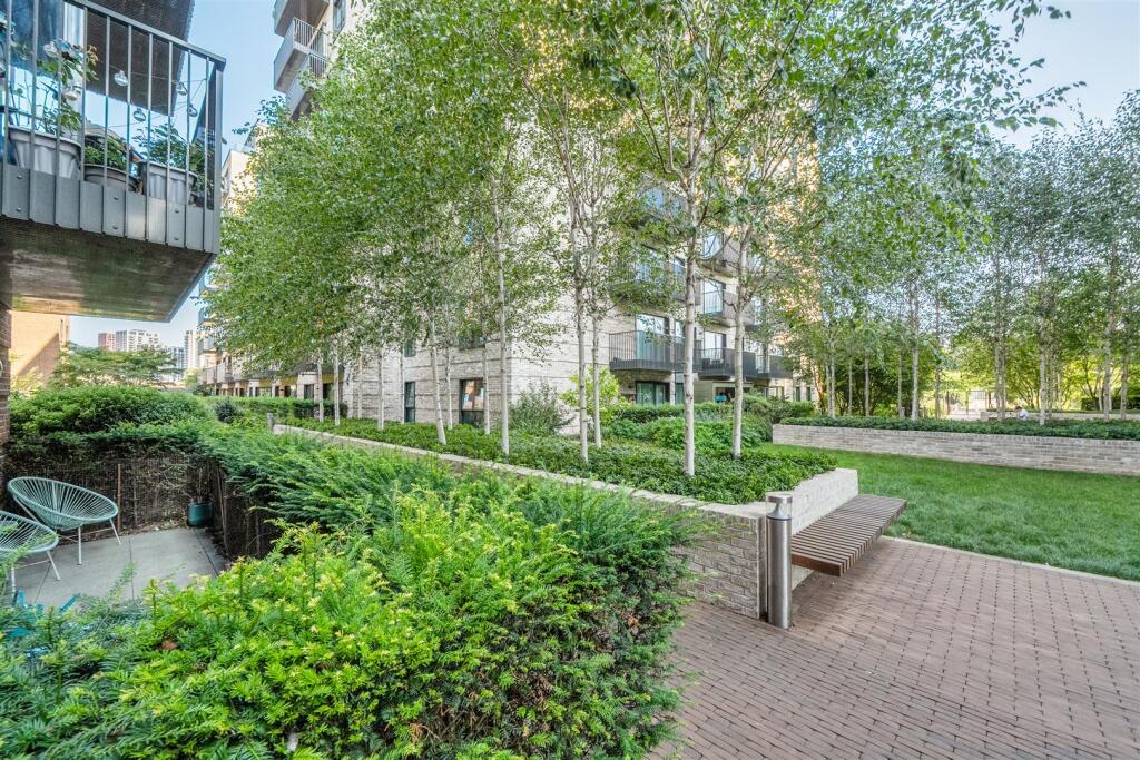 Apartment in Southall - View 4
