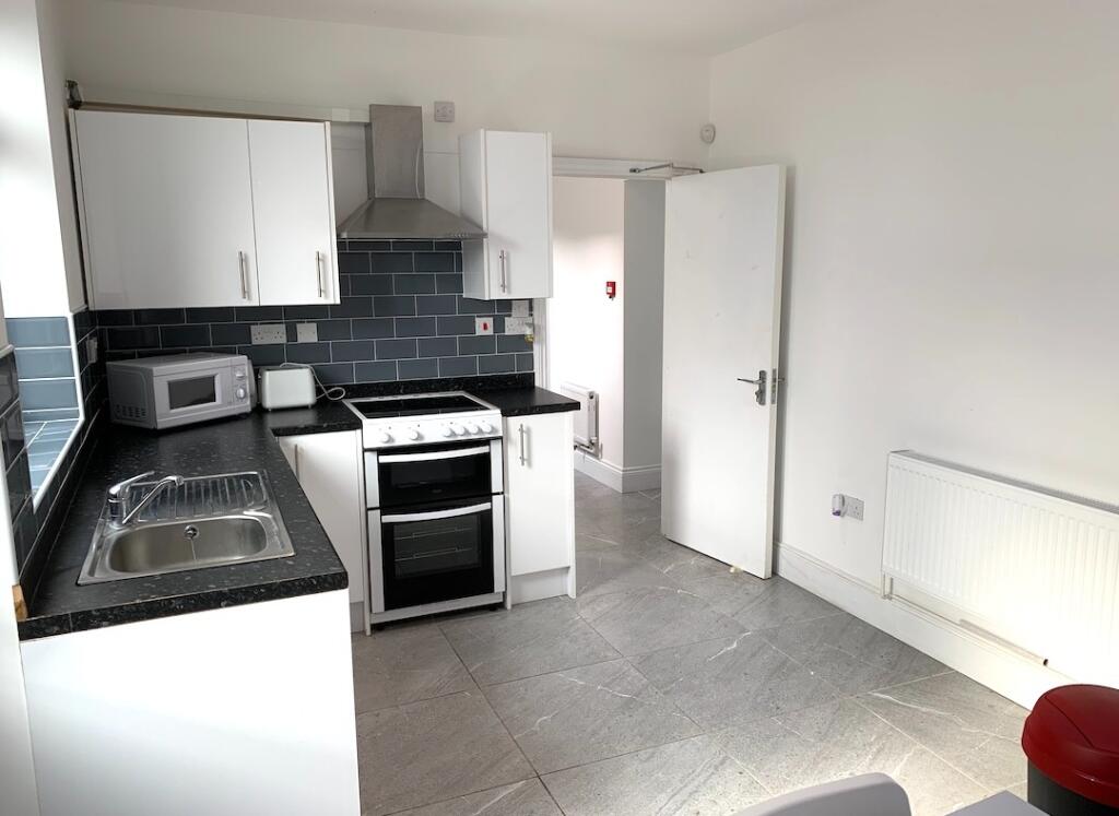 1 bedroom house share for rent