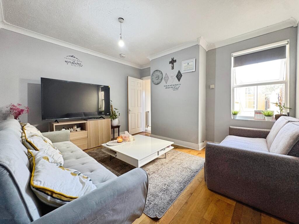 House in Rushmoor, East End, North Town - View 2