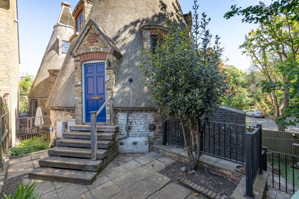 Main image of property: Park Road, Faversham, Kent, ME13