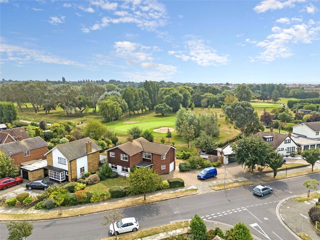 4-bed detached on Wyatts Drive, Thorpe Bay, Essex, SS1, £670,000