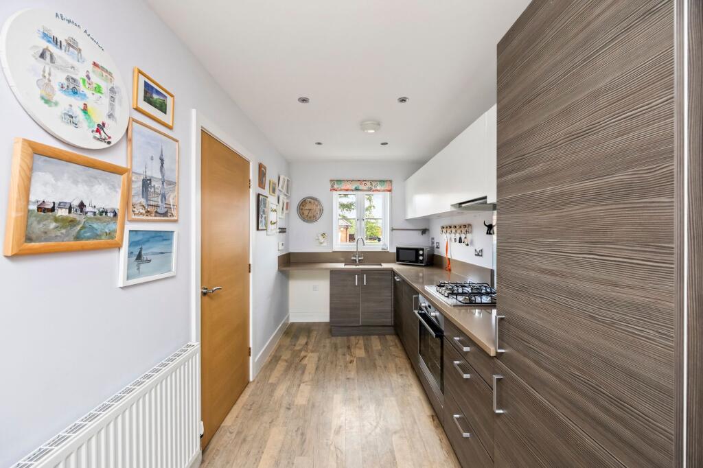 House in Haywards Heath, Cuckfield - More