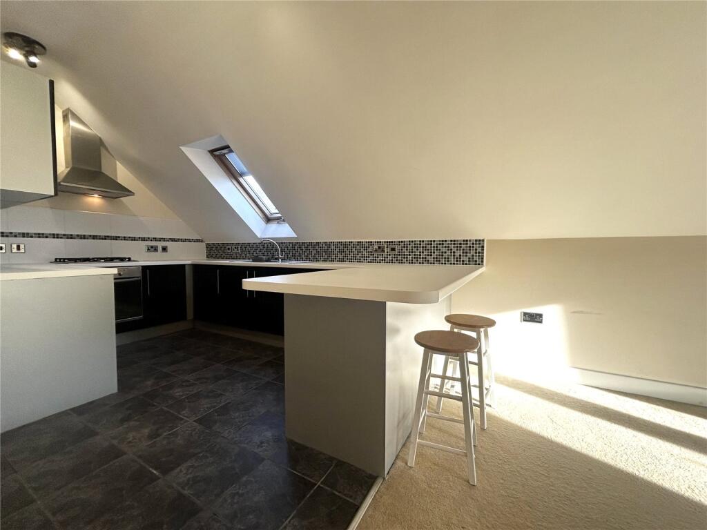 Apartment in Stroud - View 2