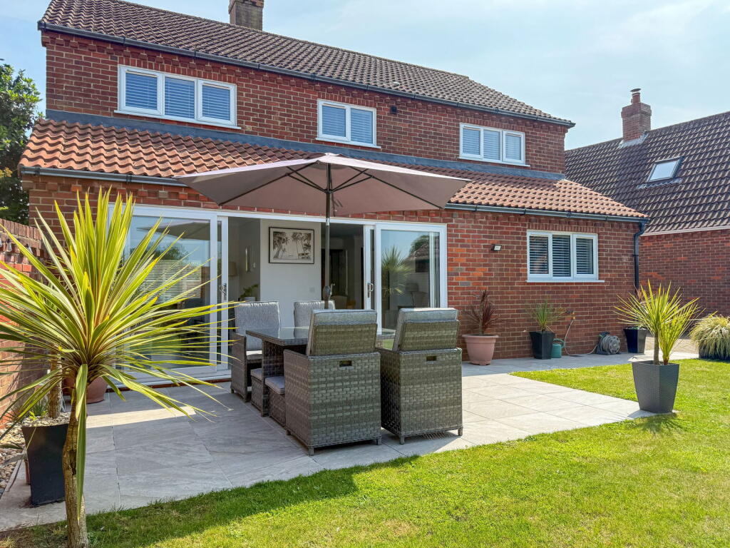 8, Wiggs Acre, Barnby, Beccles, NR34 7QU photo 2