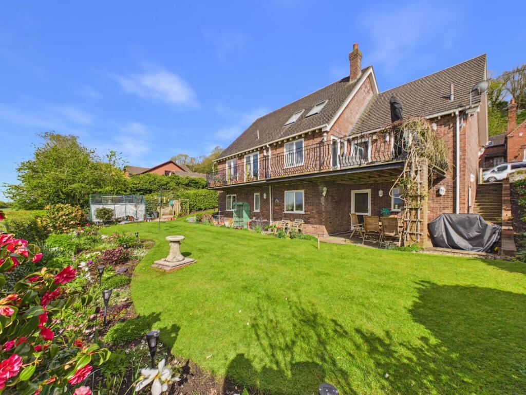 4-bed detached on The Gables, Hillside, Lilleshall, £675,000