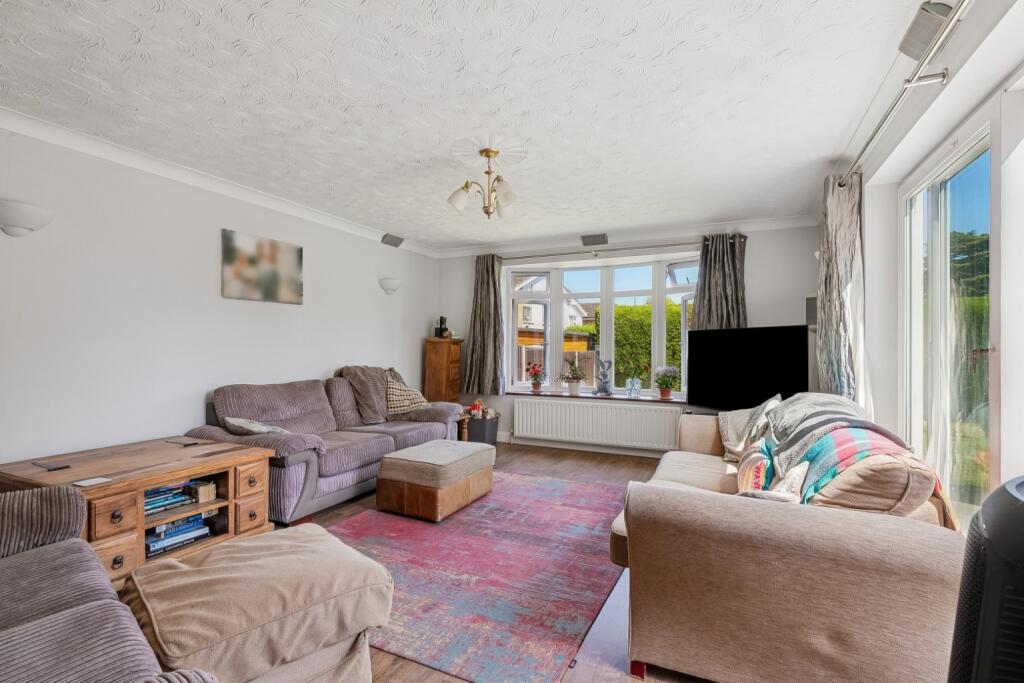 Walnut Way, Ickleford, Hitchin, Hertfordshire, SG5 photo 2