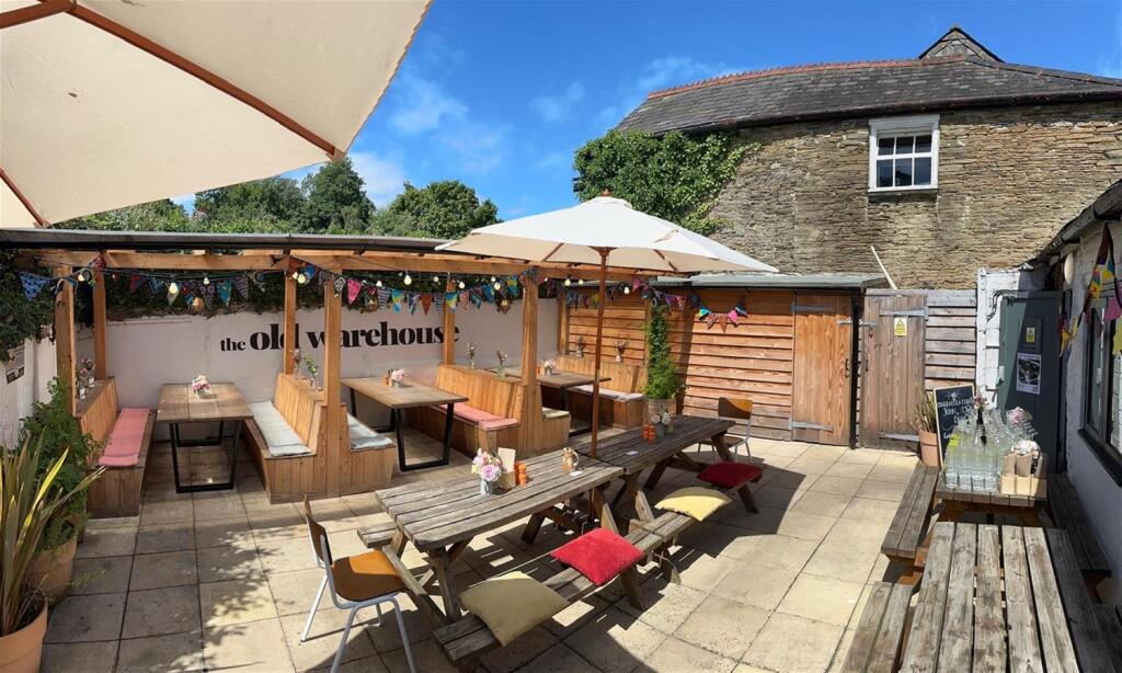 Main image of property: Fully fitted high-quality bar and restaurant premises in the heart of Kingsbridge, Devon