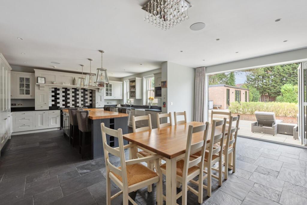 Brookmans Avenue, Hatfield, AL9