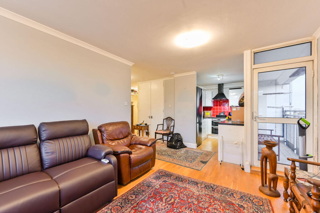 2-bed flat on Bannerman House, Vauxhall, London, SW8, £270,000