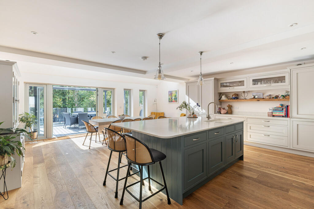 Meadow Walk, Harpenden, AL5 photo 3