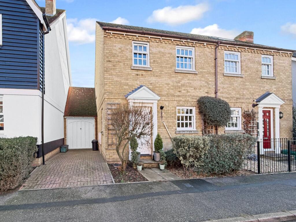 Main image of property: Old Ferry Road, Wivenhoe, Colchester, CO7