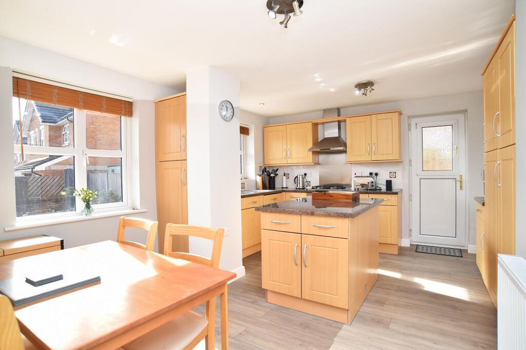 Pinewood Gate, Harrogate, HG2 photo 3