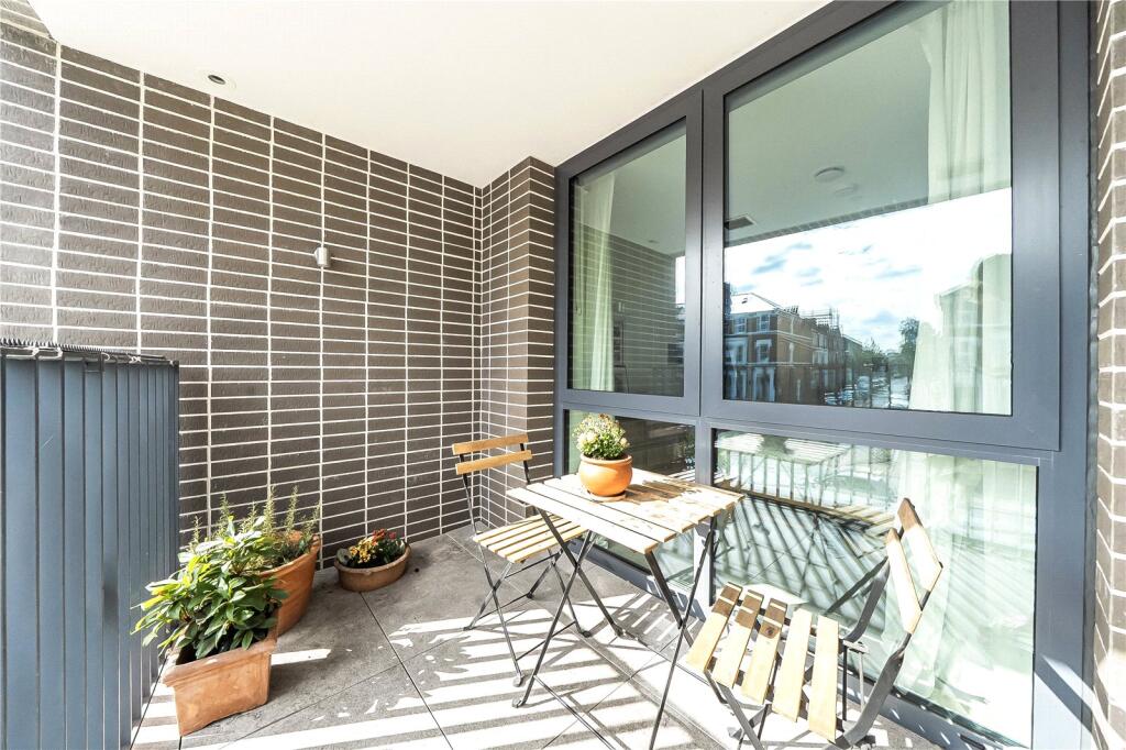 Apartment in London - View 5