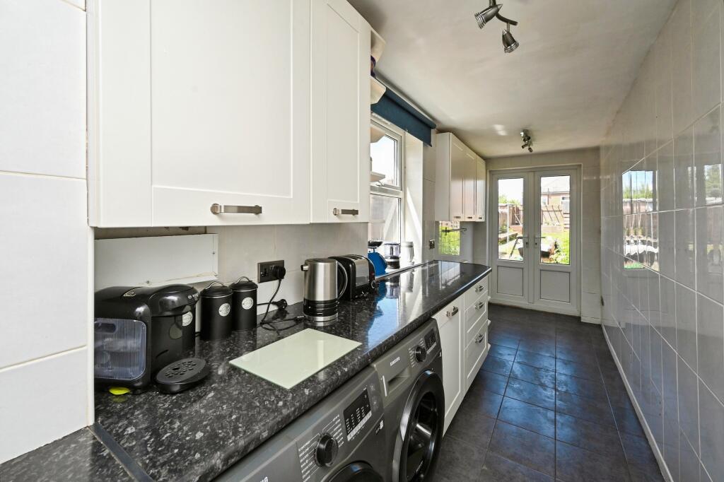 Victoria Road, Kirkby-In-Ashfield, NG17 - More