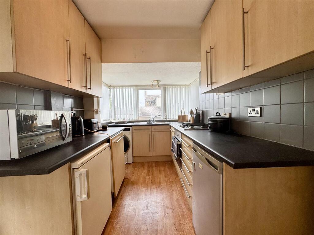 Burton Acres Mews, Highburton, HD8 0RE photo 4