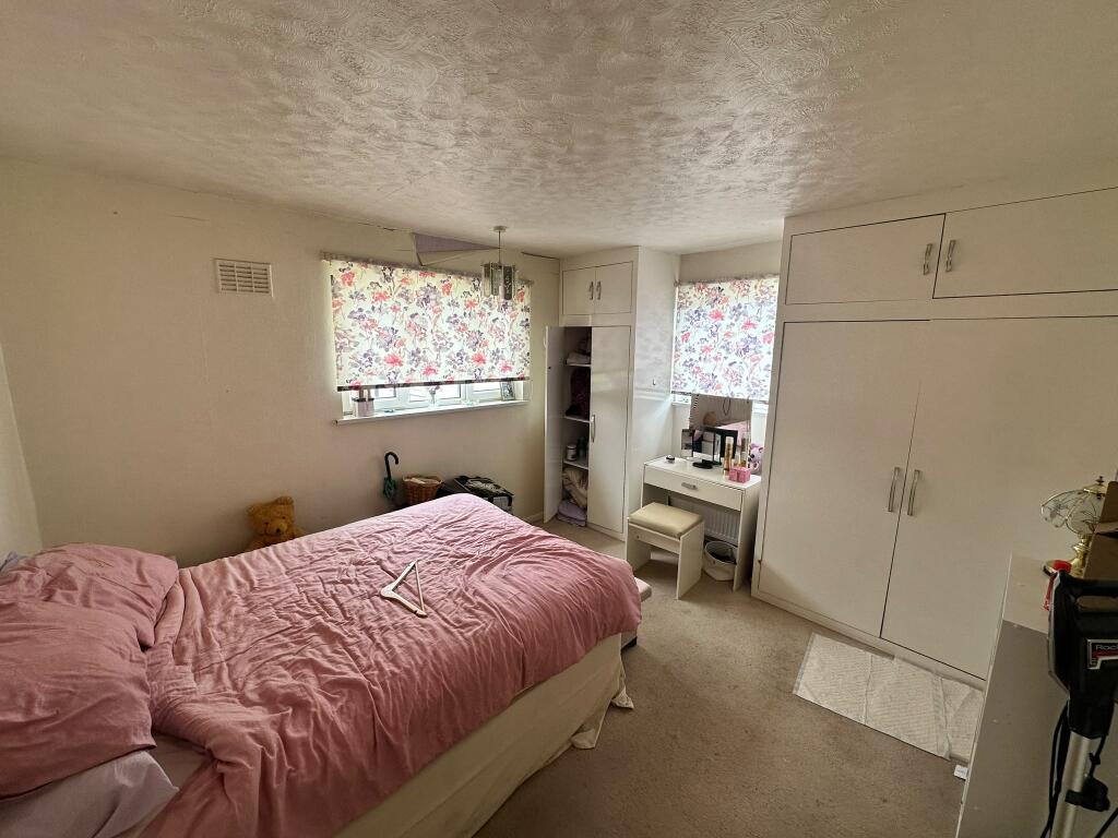 Apartment in Bradford, West Yorkshire - More