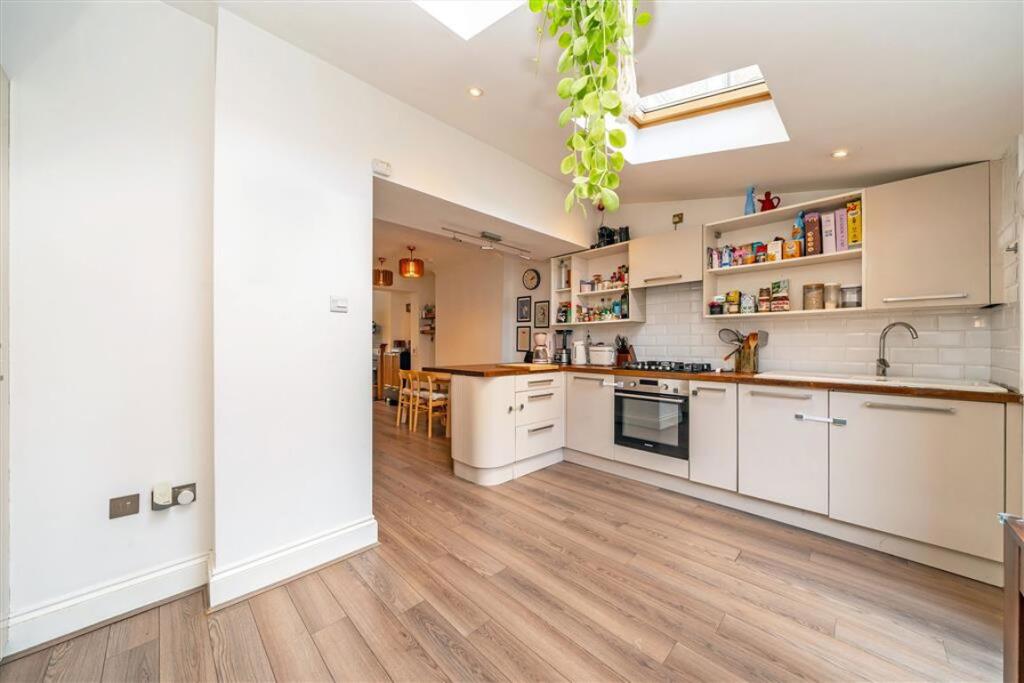 House in London - View 5