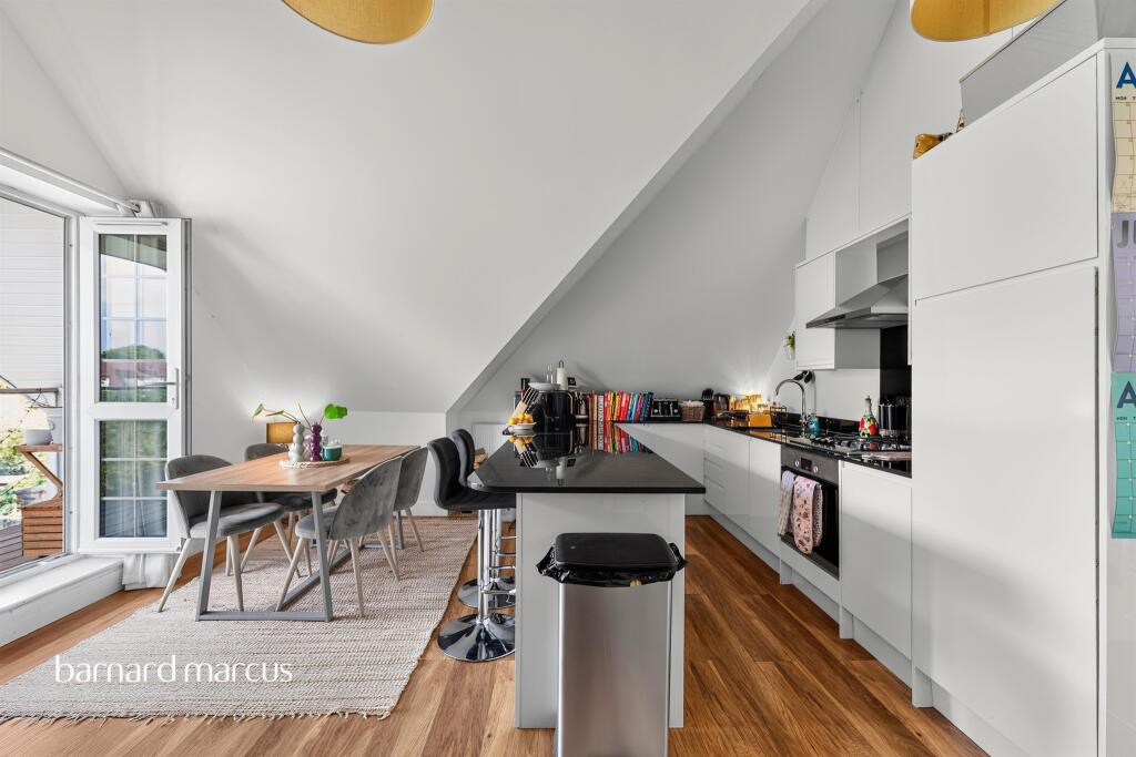 Apartment in Kingston upon Thames - View 5