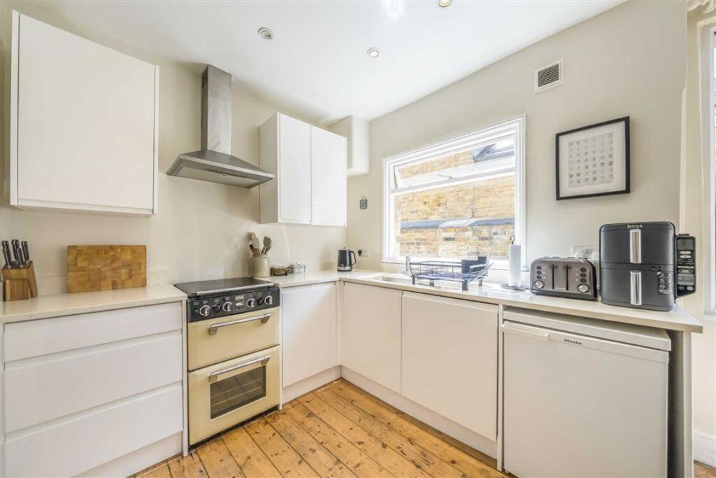 Apartment in London - View 4