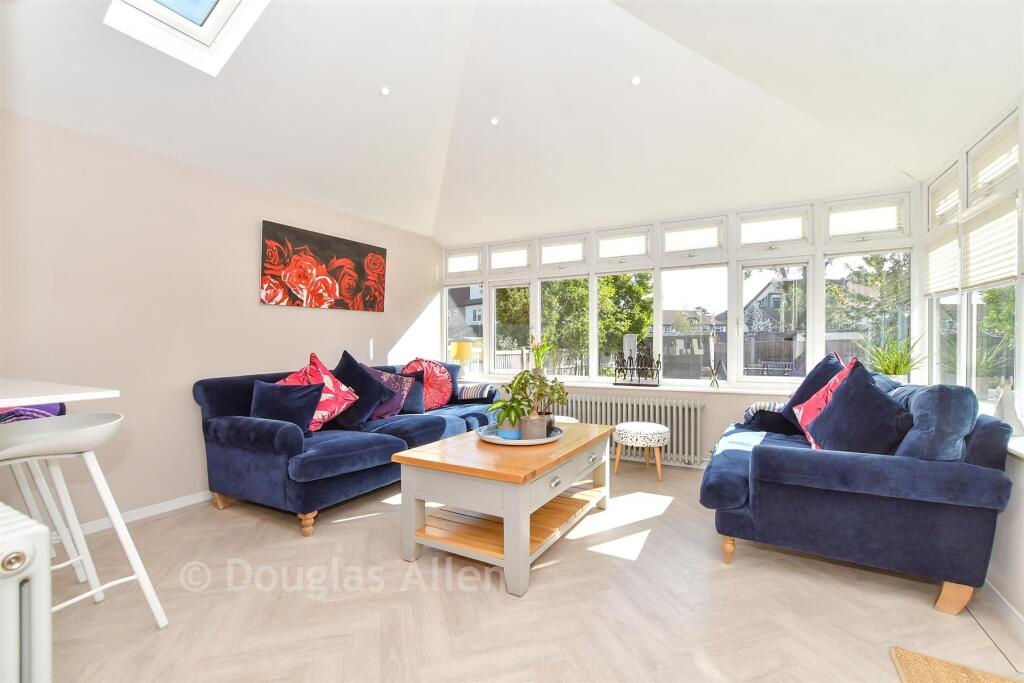 House in Epping Forest, Buckhurst Hill - View 3