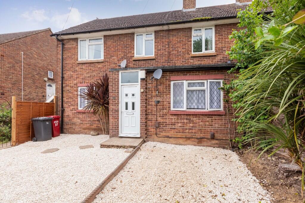 2-bed flat on Derwent Drive, Burnham, £324,999