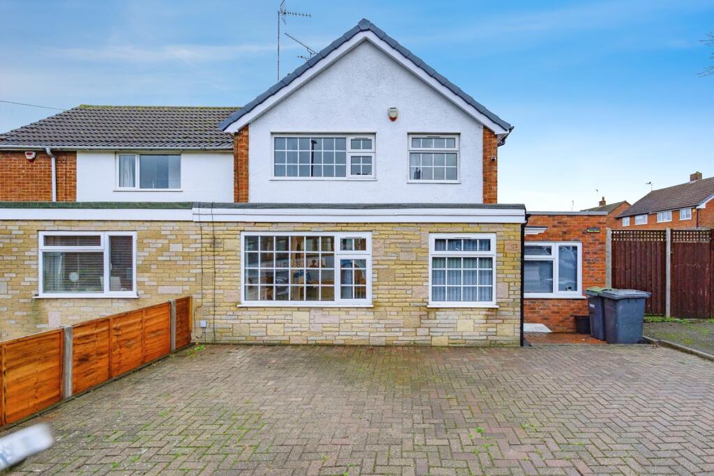 Main image of property: Ashwell Avenue, LUTON, Bedfordshire, LU3