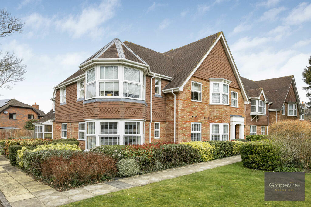 Main image of property: School Road, Hurst, RG10