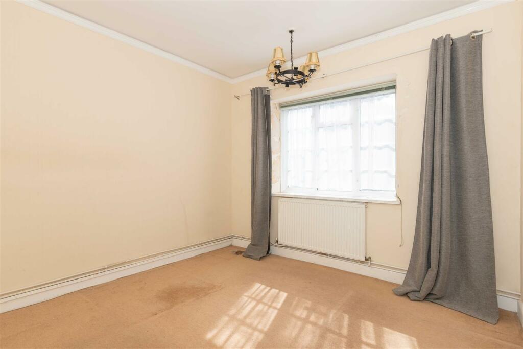 Apartment in Worthing, West Sussex - View 5