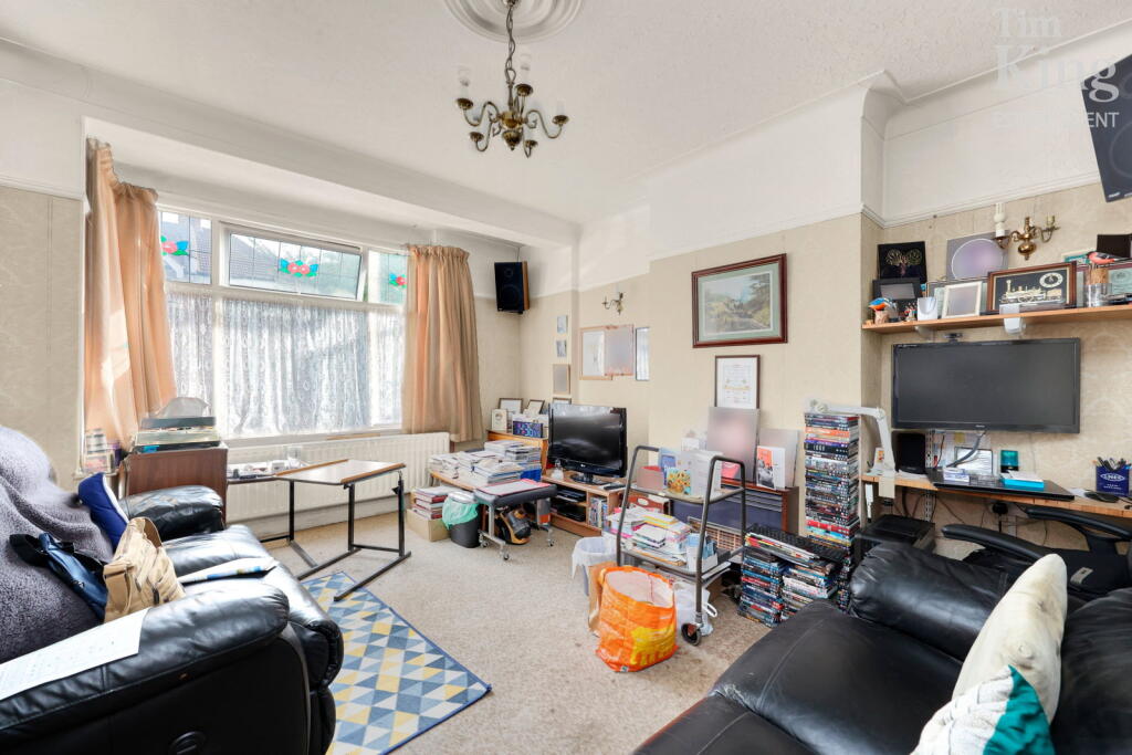 Chingford Avenue, London, E4 6RP photo 3