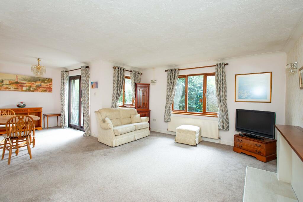 House in London, Perry Hall, Goddington - More