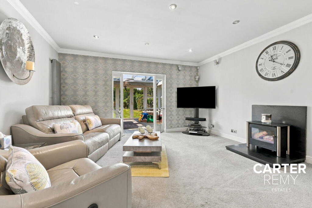 House in Southend-on-Sea - More