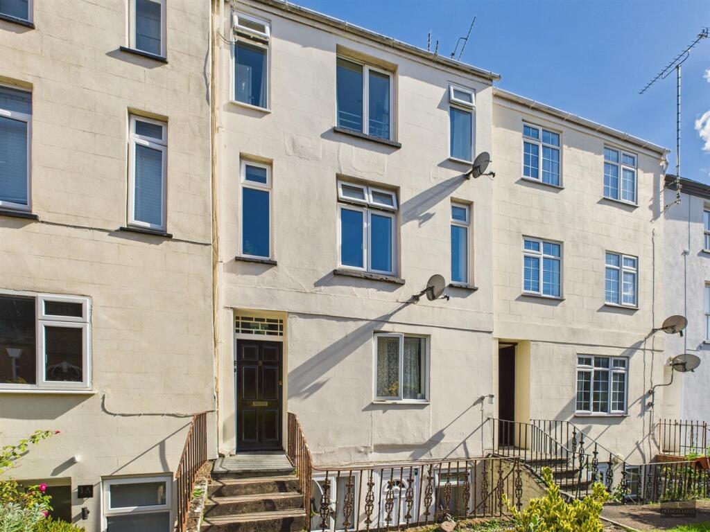 2-bed flat on Grosvenor Place, Exeter, £160,000