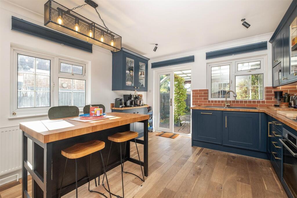 House in London, Royal Borough of Kingston upon Thames - More