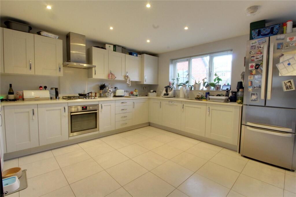 Gregory Drive, Church Crookham, Fleet, Hampshire, GU52 photo 2