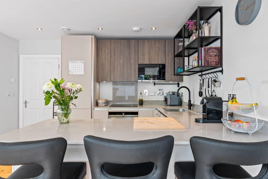 Apartment in Croydon - View 4