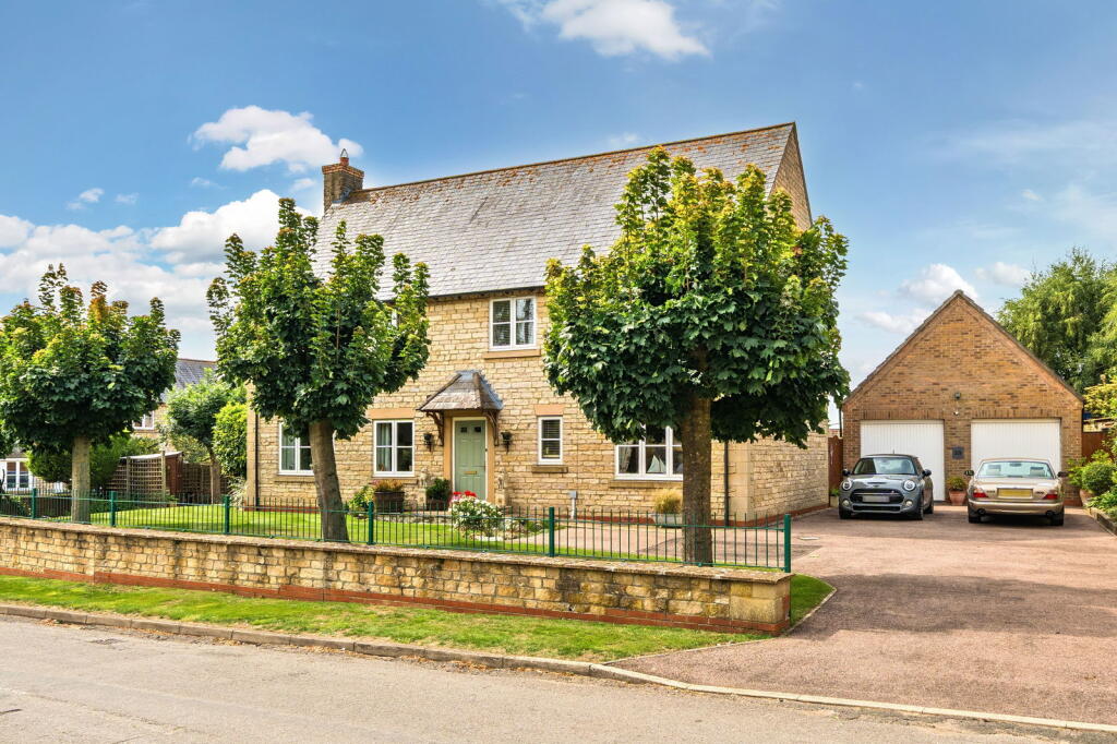 5-bed detached on High Street, Corby Glen, Grantham, £649,000
