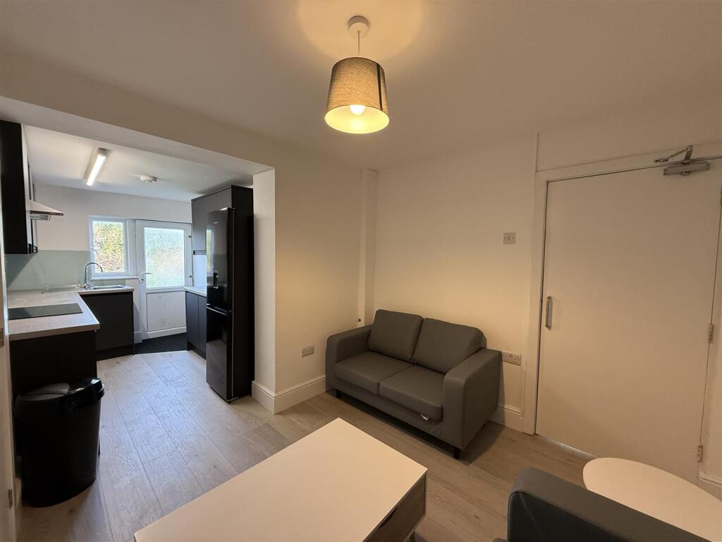 House in Bangor, Glanadda - More