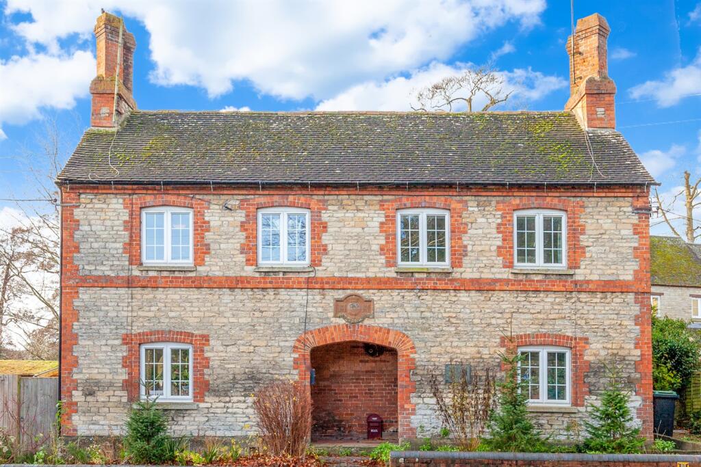 Main image of property: Manor Road, Woodstock OX20