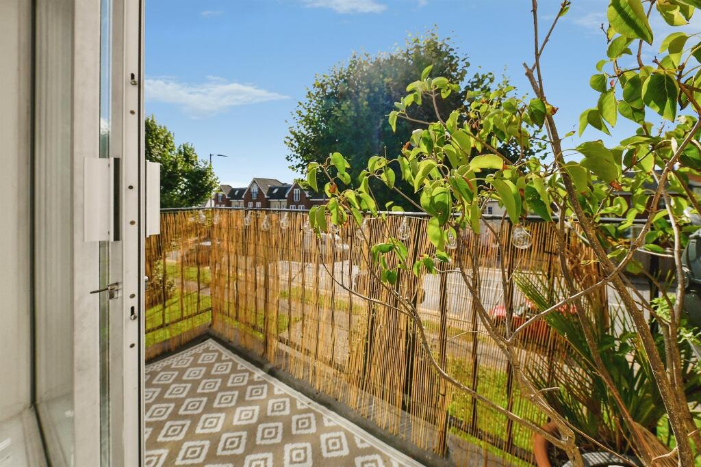 Apartment in North Hertfordshire, Hertfordshire - View 4