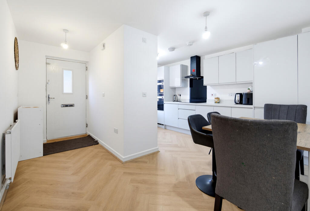 House in Wakefield - View 5