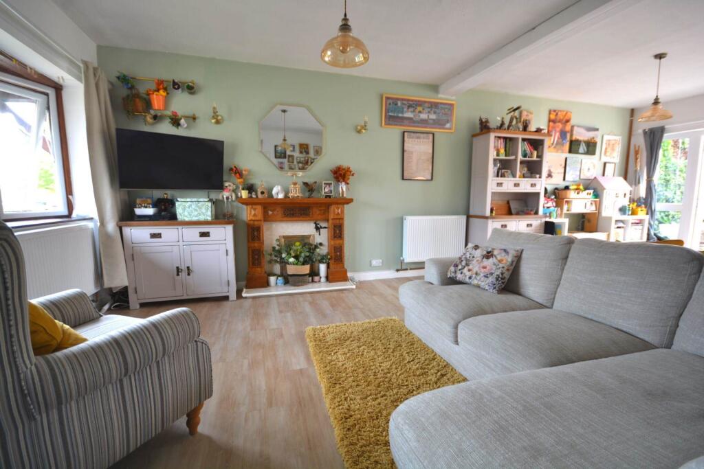 Earles Close, Stockton - View 5