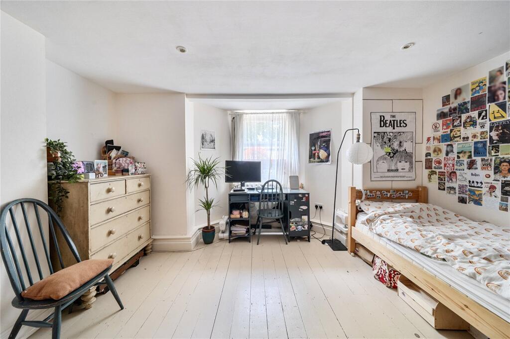 Apartment in London - More