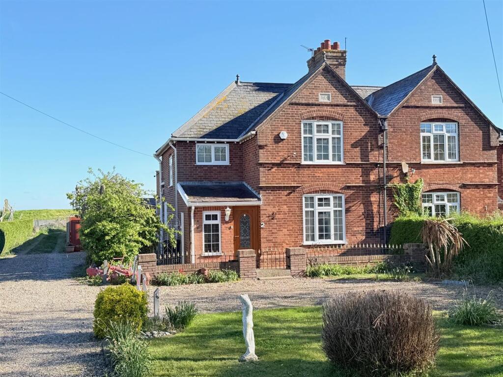 Main image of property: Acle New Road, Great Yarmouth
