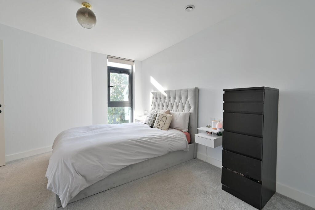 Apartment in Watford - View 5