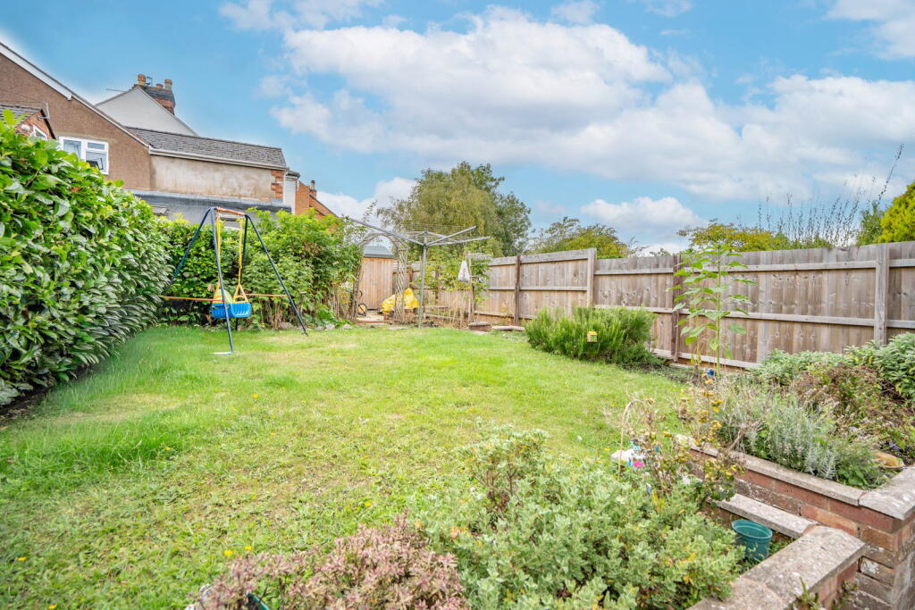 House in Worcester - View 3